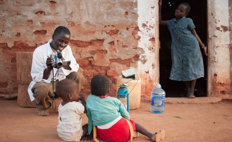 Kisilu Musya filming family in Mutomo, Ukambani, eastern Kenya, on the impact of climate change