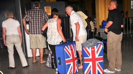 British tourists queue to leave Mombasa, Kenya, on 15.05.14.(AP Photo)