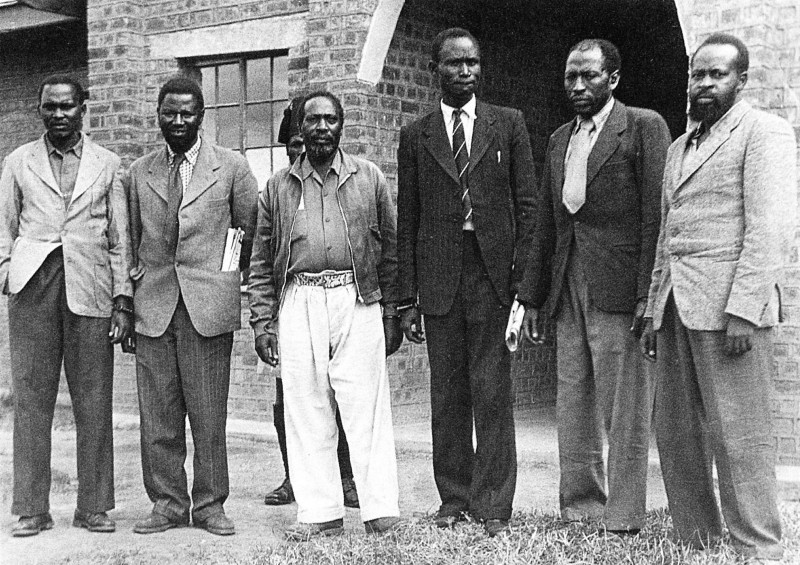 The 'Kapenguria Six' in front of the courtroom,L to R, Paul Ngei, Fred Kubai, Jomo Kenyatta, Achieng Oneko, Kung'u Karumba and Bildad Kaggia